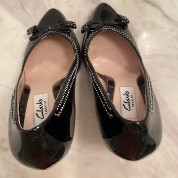 Clarks Narrative Black patent  Stack Heels with black & White bobbles size 51/2 - Picture 4 of 9